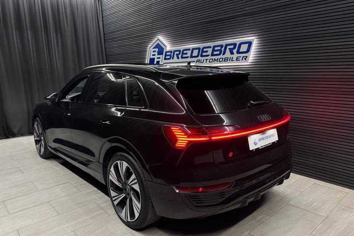 Sort Audi Q8 e-tron fra 2024