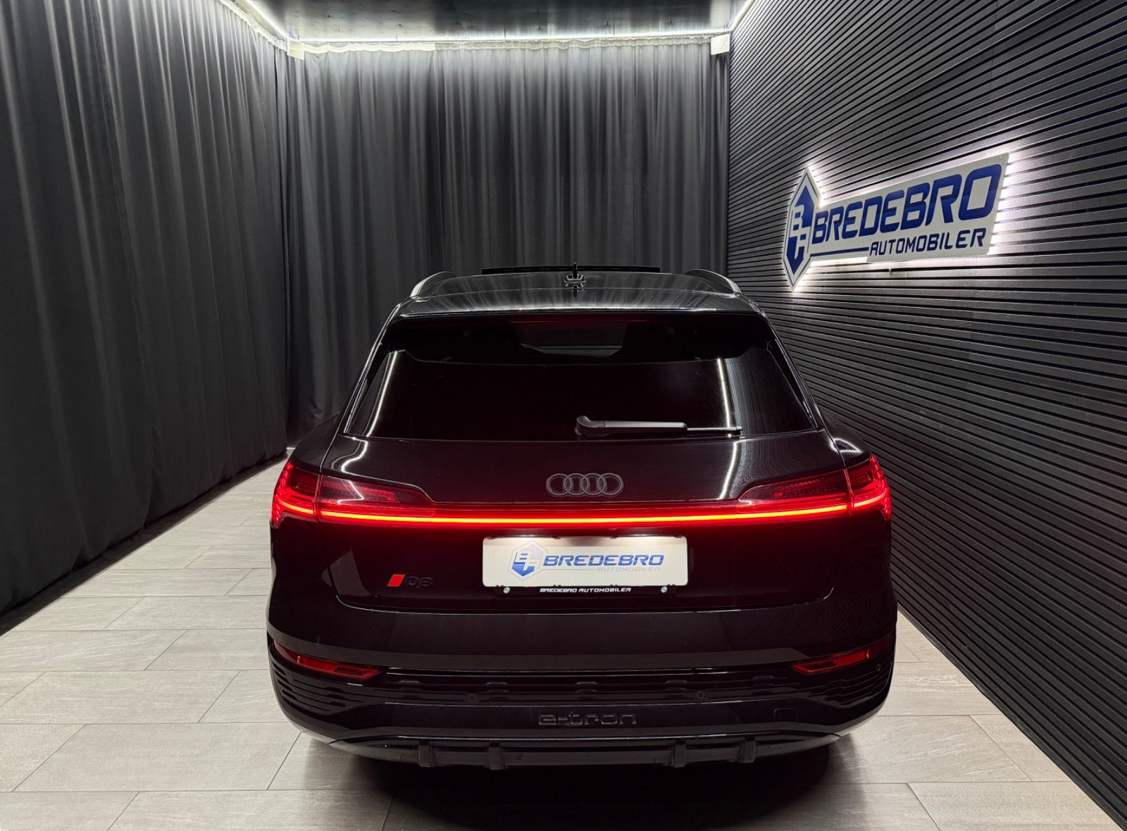 Sort Audi Q8 e-tron fra 2024