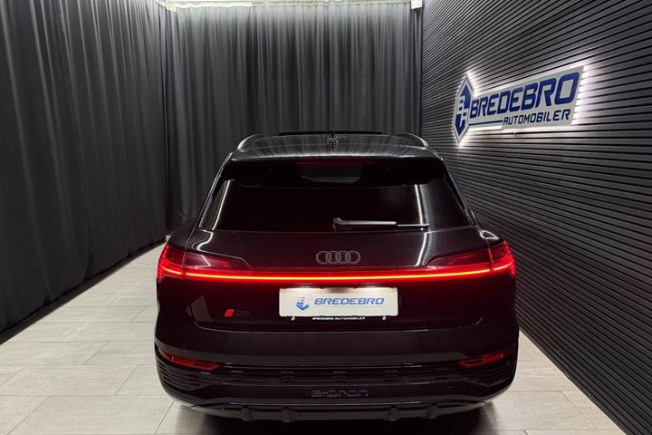 Sort Audi Q8 e-tron fra 2024