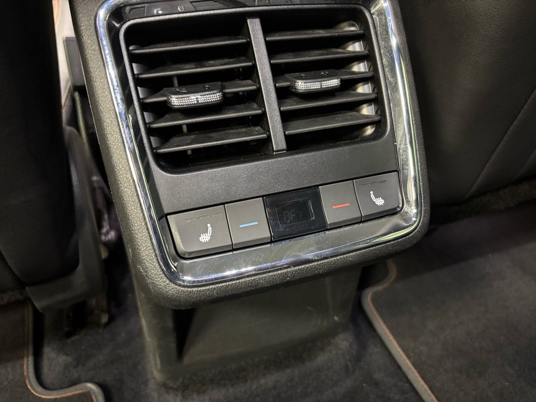 Grå Skoda Enyaq fra 2021