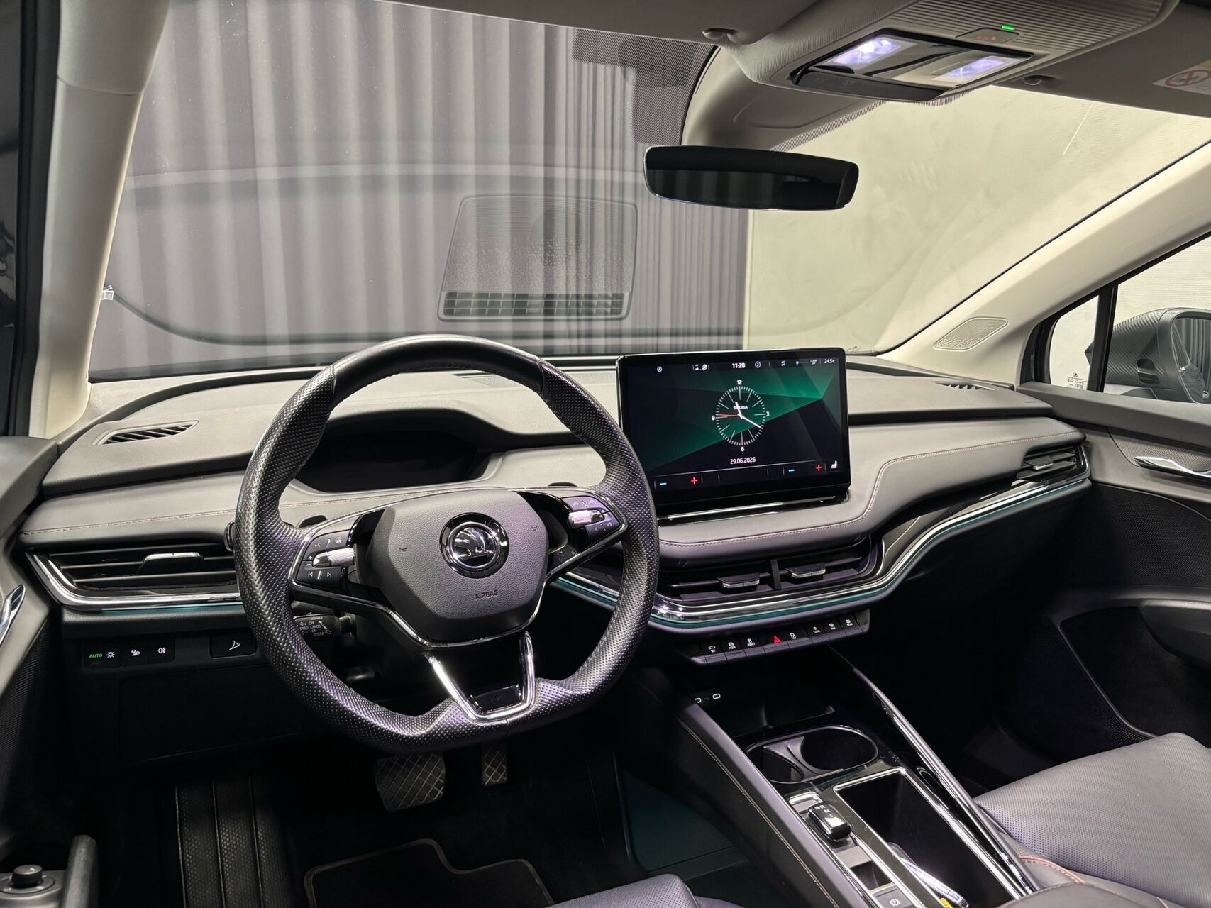 Grå Skoda Enyaq fra 2021