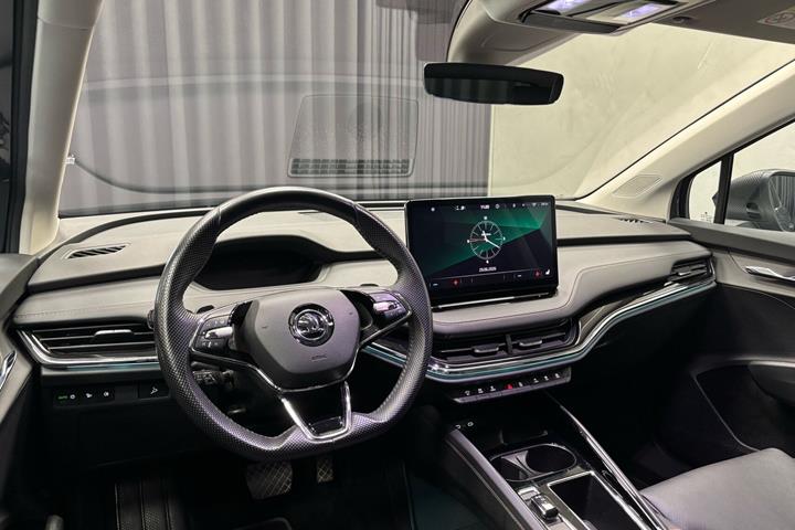 Grå Skoda Enyaq fra 2021