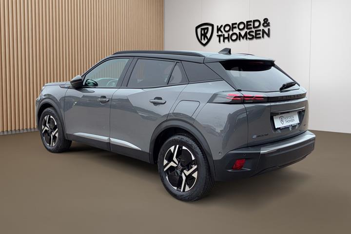 Grå Peugeot e-2008 fra 2025