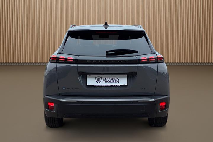 Grå Peugeot e-2008 fra 2025