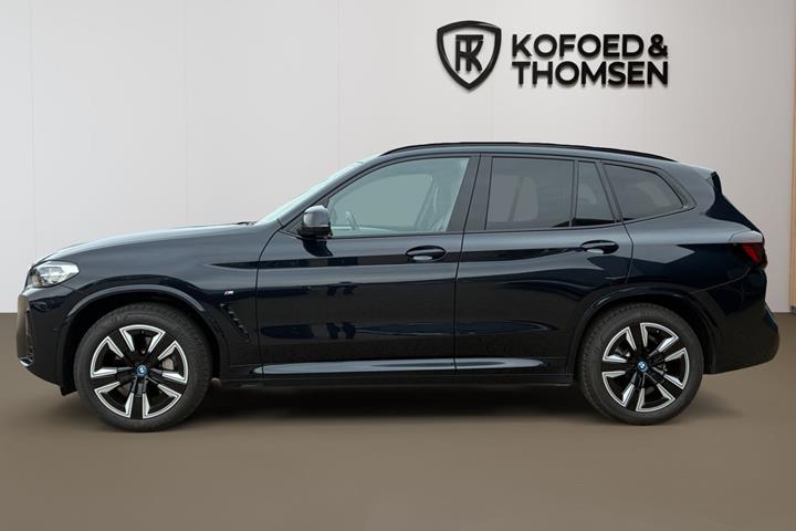 Sort BMW iX3 fra 2024