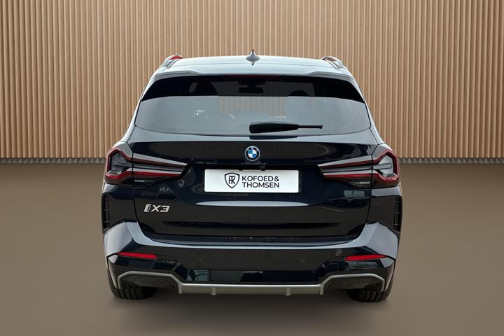 Sort BMW iX3 fra 2024