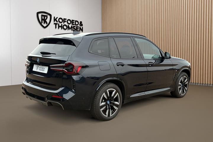Sort BMW iX3 fra 2024
