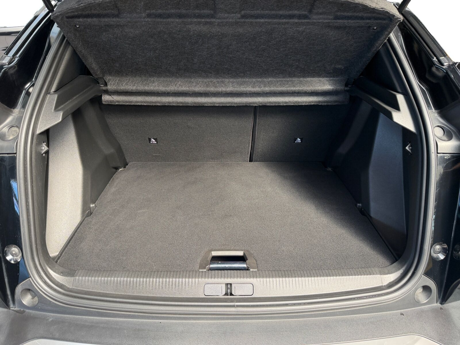 Sort Peugeot e-2008 fra 2021