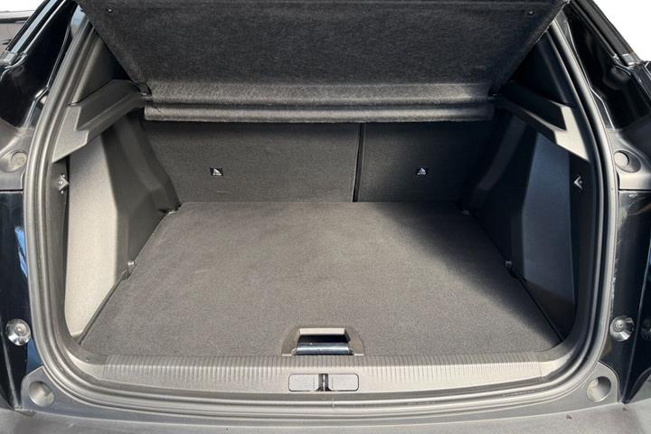 Sort Peugeot e-2008 fra 2021