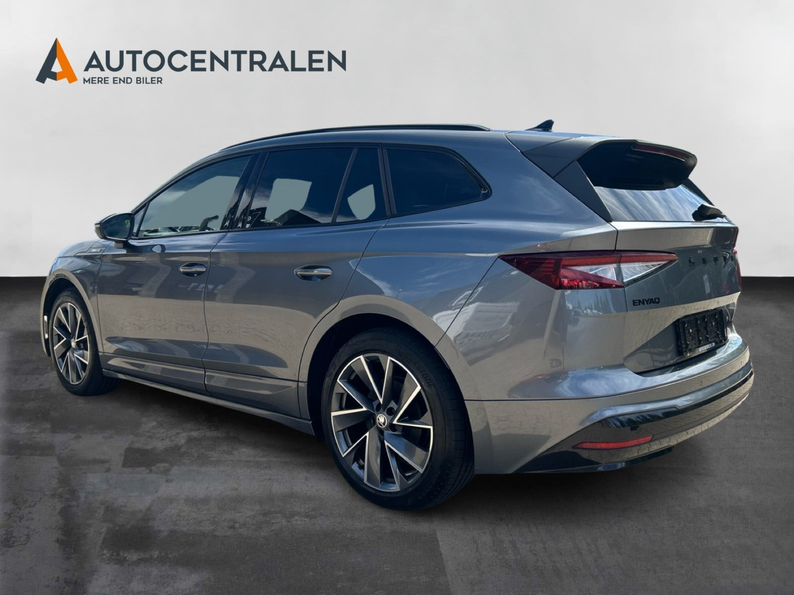 Grå Skoda Enyaq fra 2024