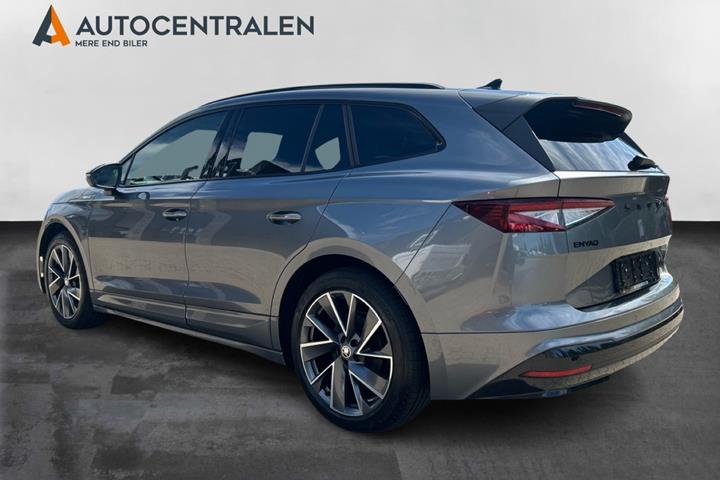 Grå Skoda Enyaq fra 2024