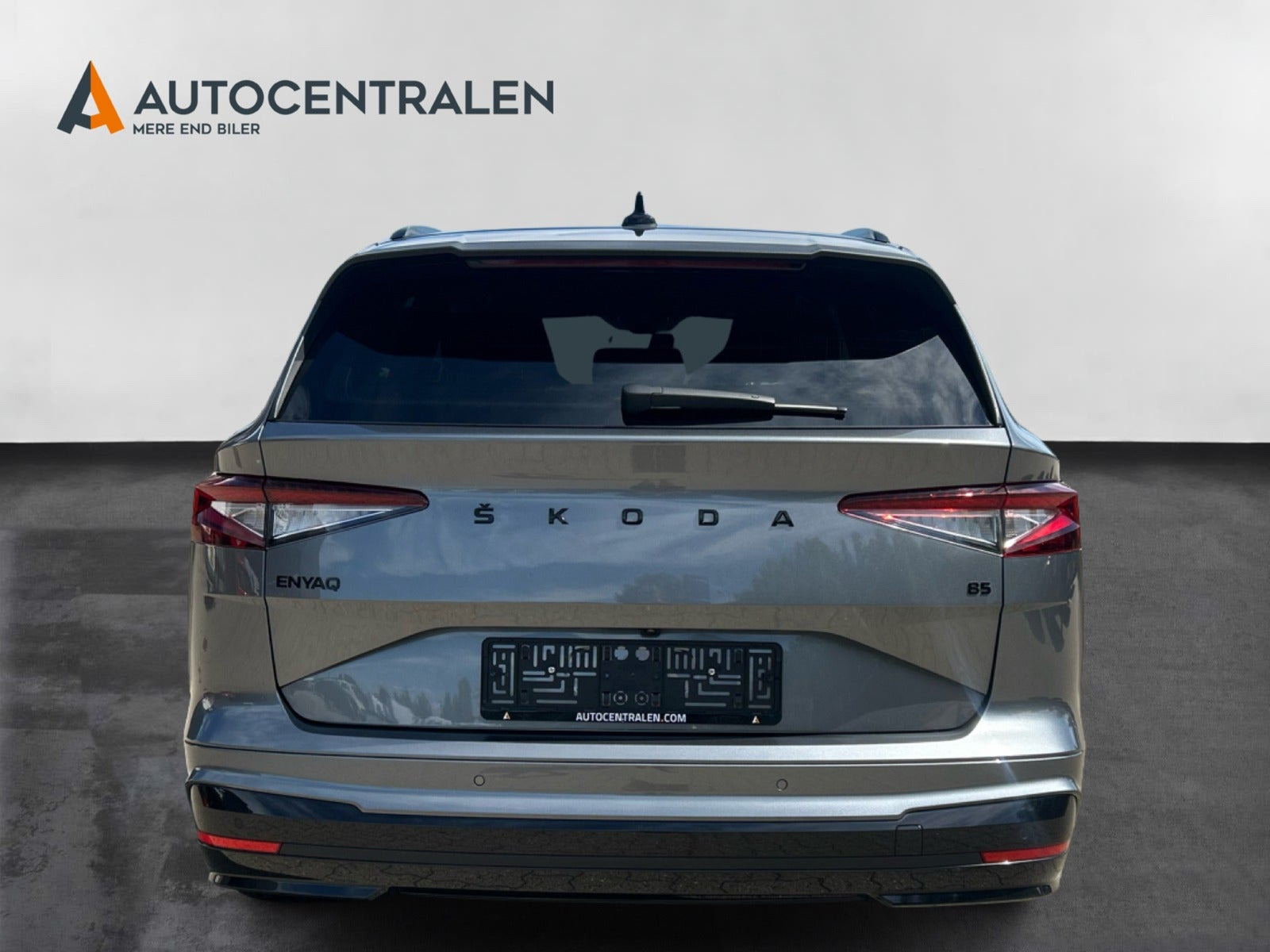 Grå Skoda Enyaq fra 2024