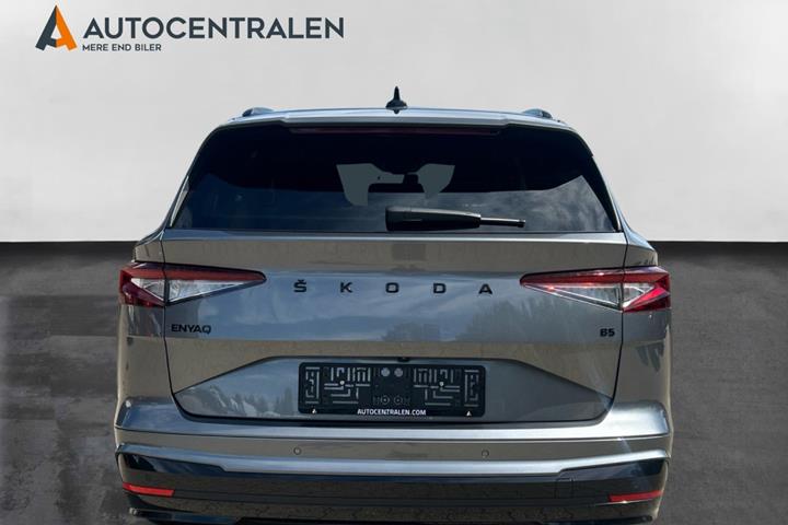 Grå Skoda Enyaq fra 2024