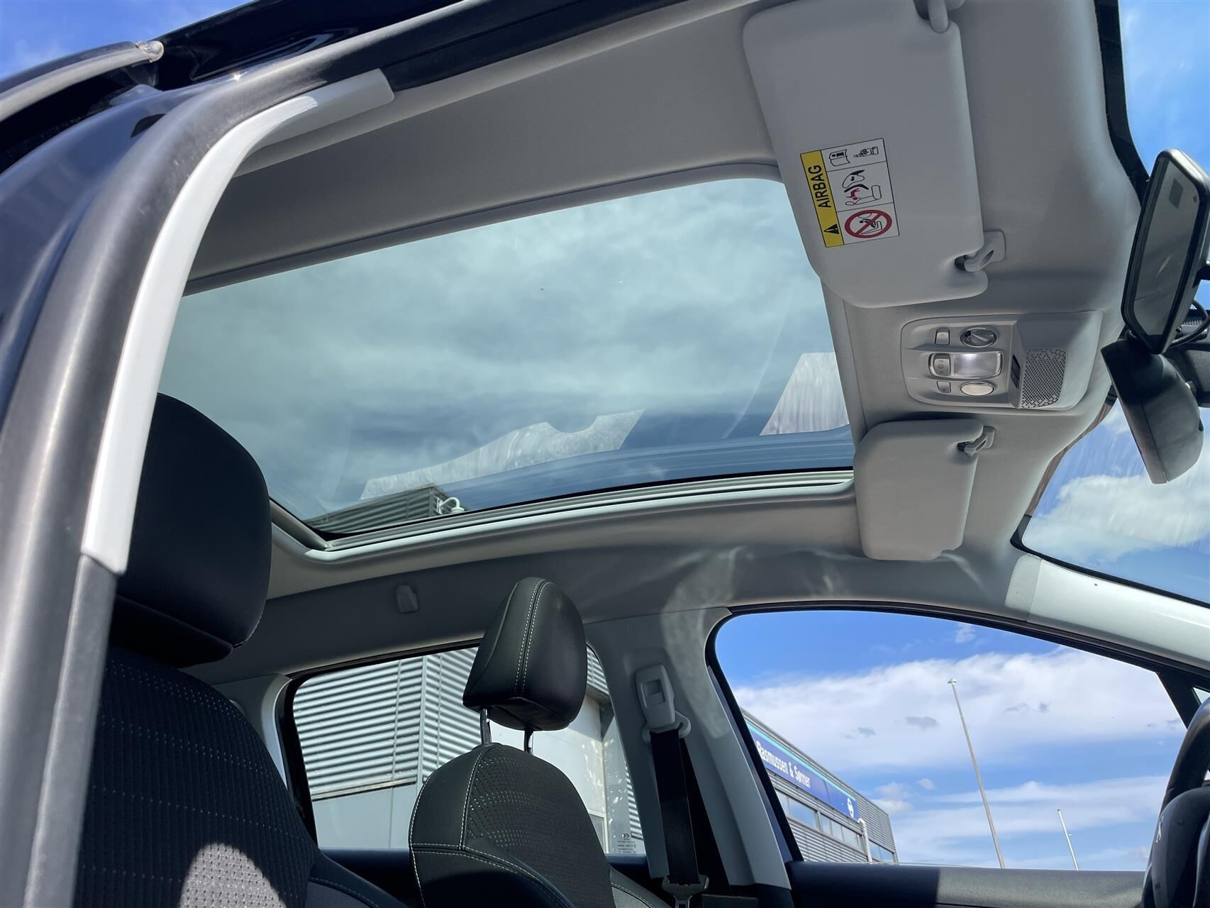 Sort Peugeot 2008 fra 2019