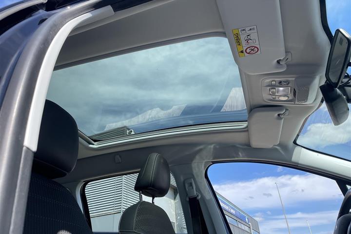 Sort Peugeot 2008 fra 2019