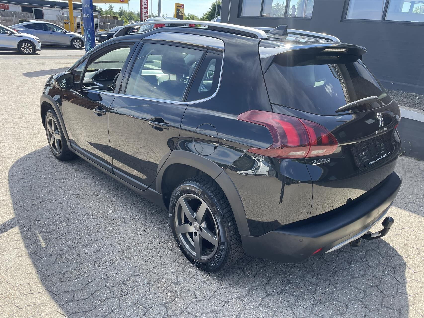 Sort Peugeot 2008 fra 2019