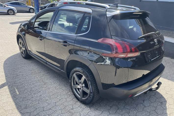 Sort Peugeot 2008 fra 2019
