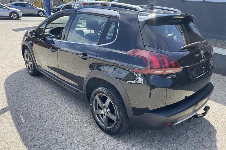 Sort Peugeot 2008 fra 2019