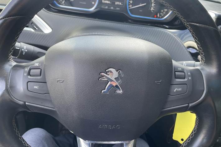 Sort Peugeot 2008 fra 2019