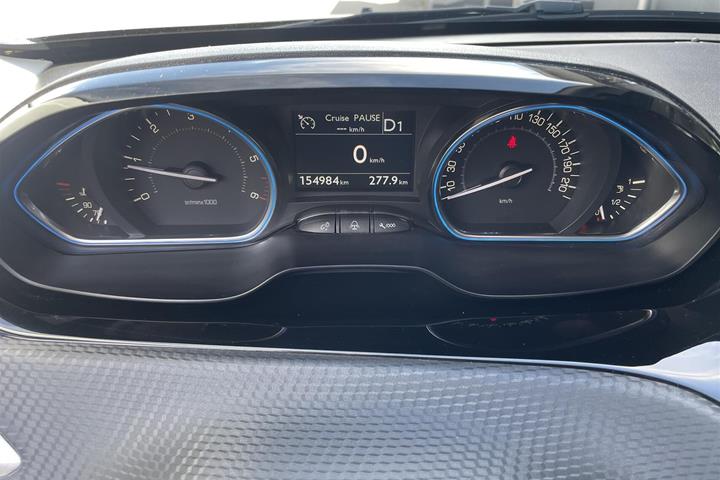 Sort Peugeot 2008 fra 2019