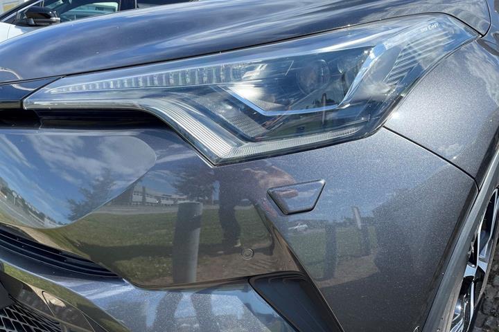 Sort Toyota C-HR fra 2019