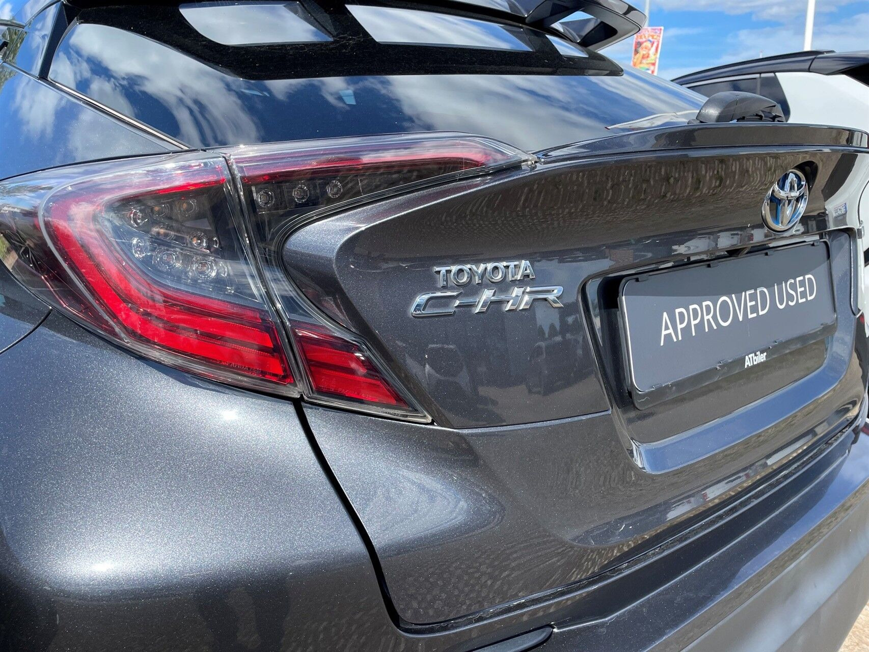 Sort Toyota C-HR fra 2019