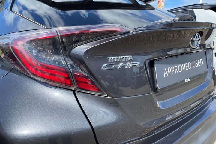 Sort Toyota C-HR fra 2019