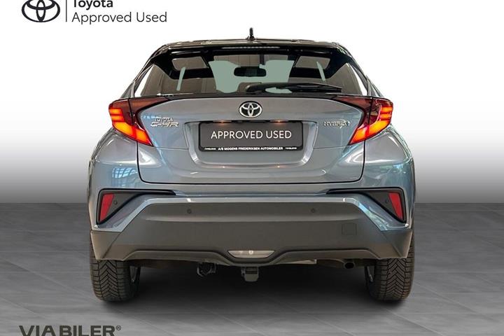 Grå Toyota C-HR fra 2022