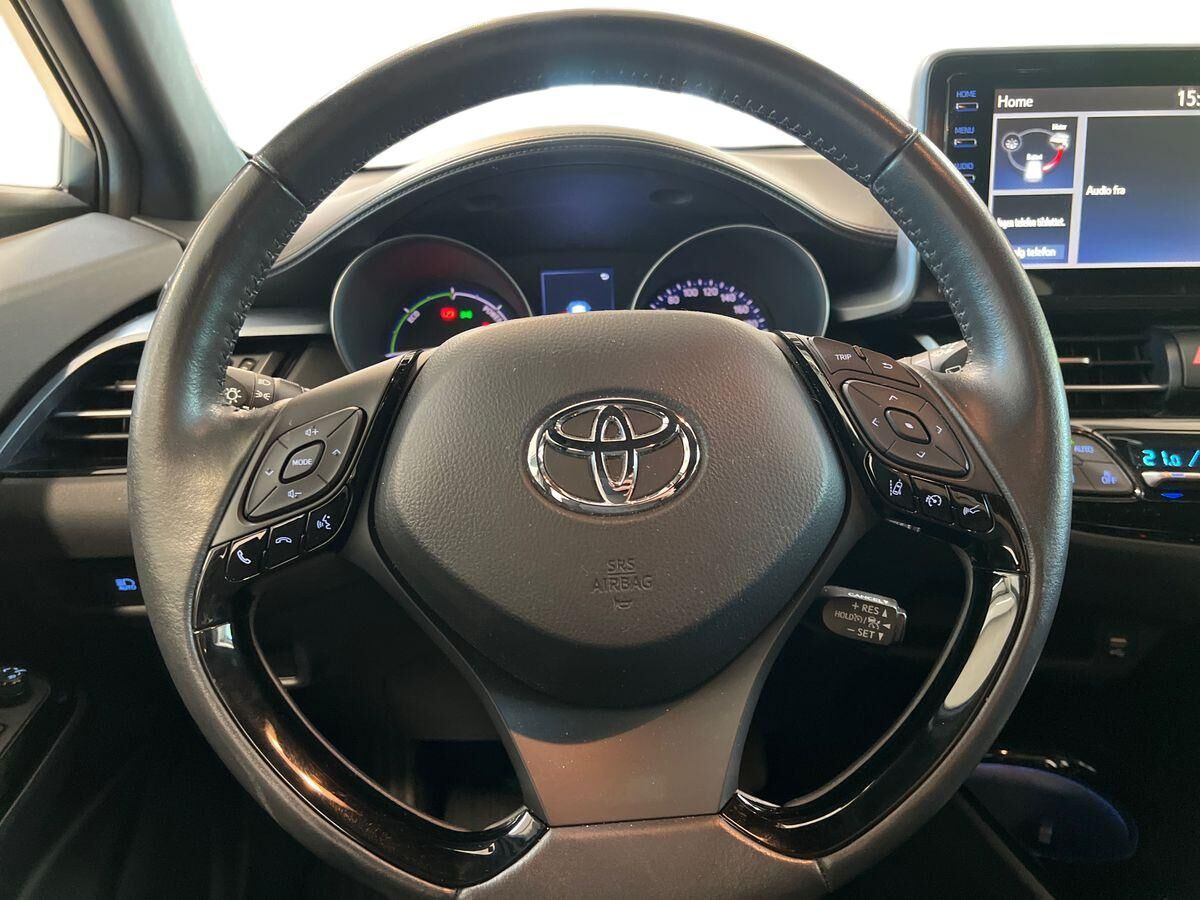 Grå Toyota C-HR fra 2022