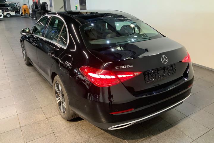 Sort Mercedes C300 e fra 2022