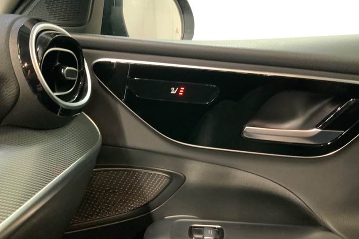 Sort Mercedes C300 e fra 2022