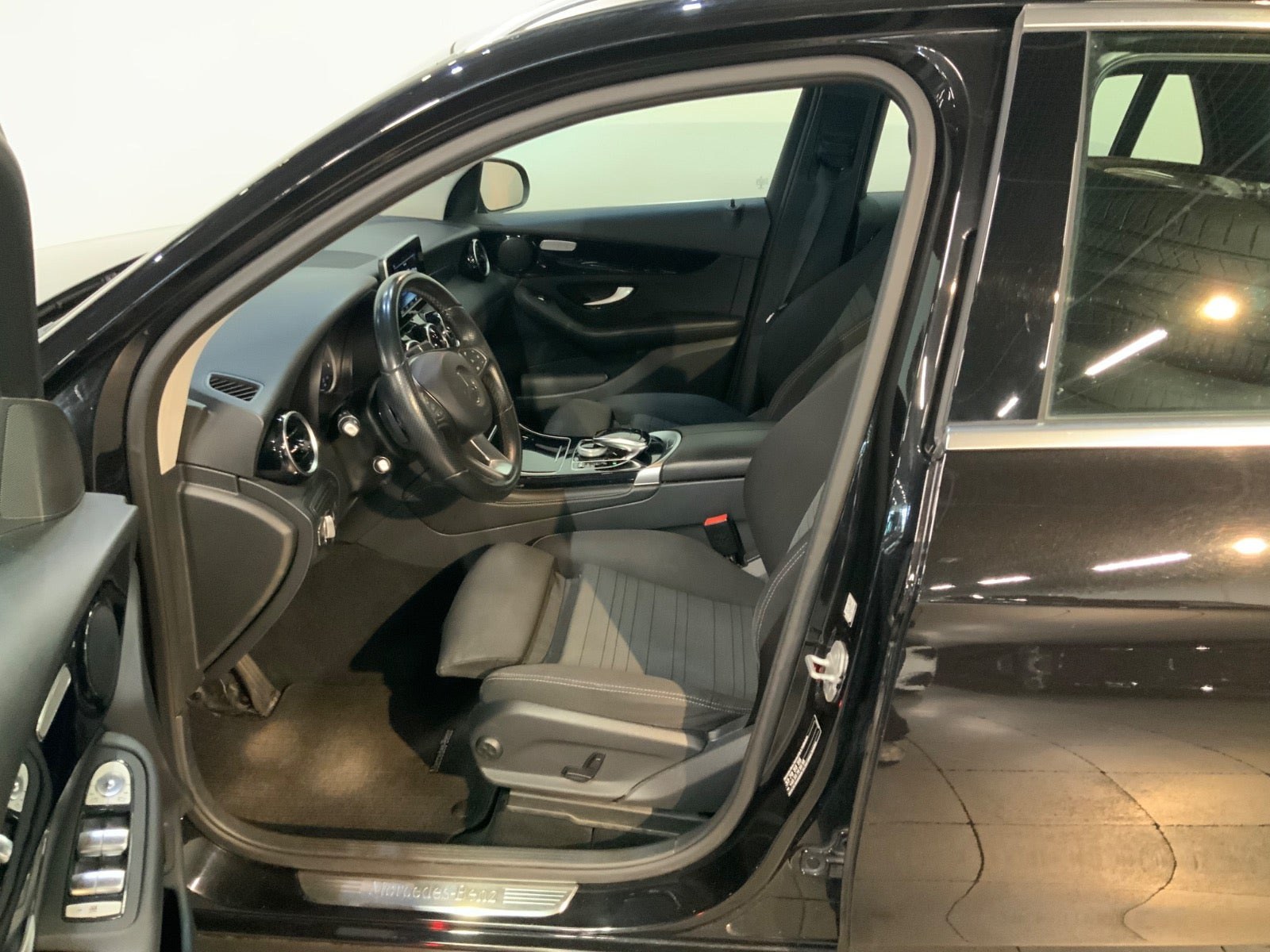 Sort Mercedes GLC220 d fra 2016