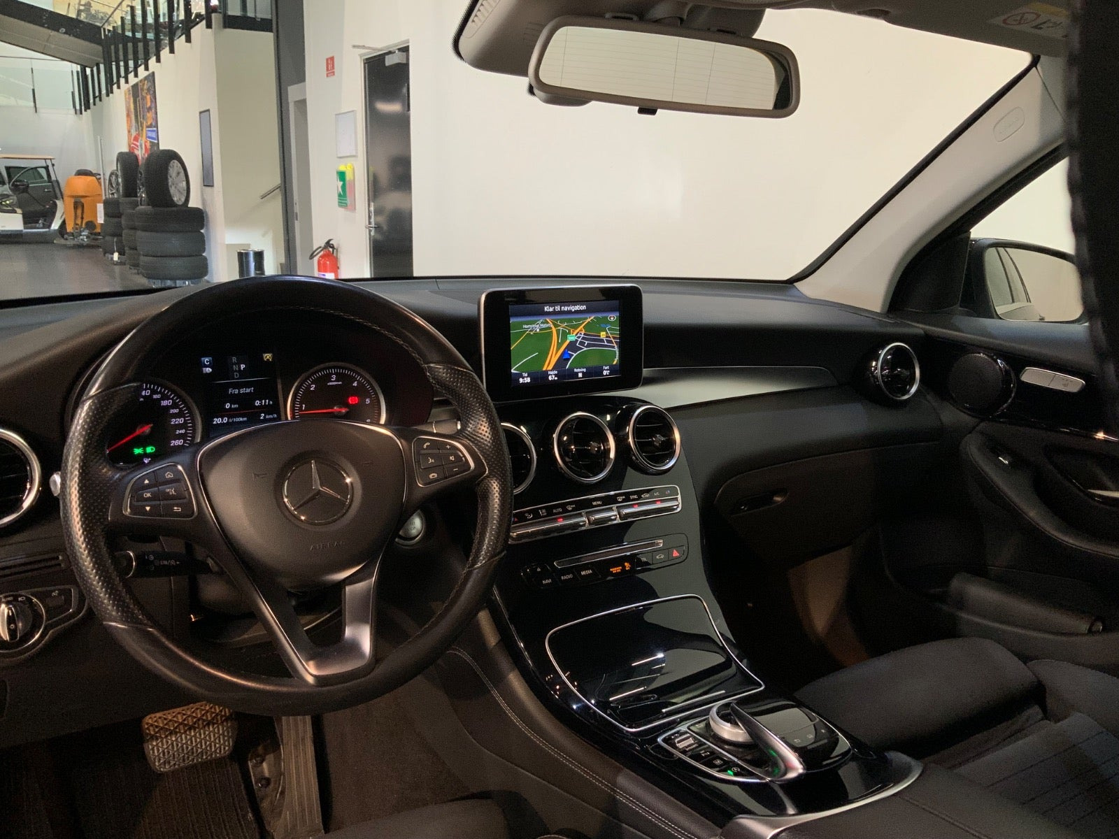Sort Mercedes GLC220 d fra 2016