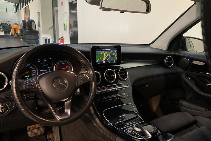 Sort Mercedes GLC220 d fra 2016