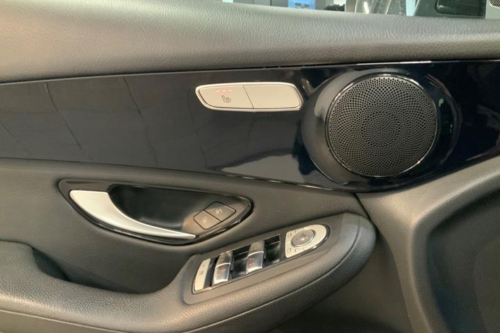 Sort Mercedes GLC220 d fra 2016