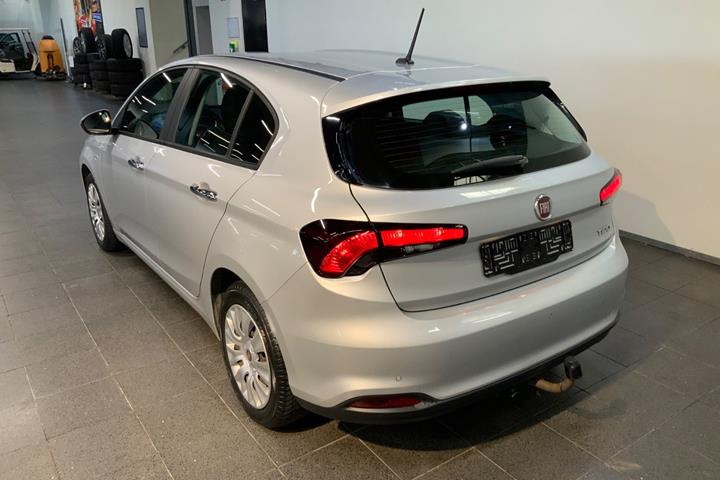 Sølv Fiat Tipo fra 2018