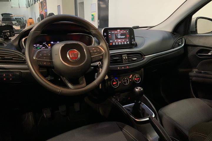 Sølv Fiat Tipo fra 2018