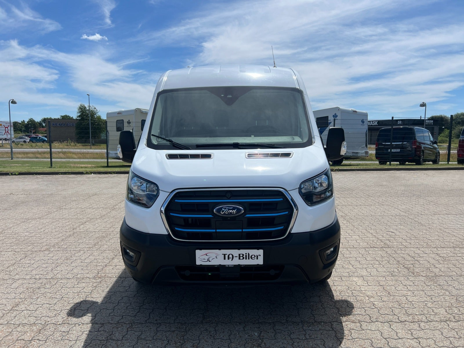 Hvid Ford E-Transit 390 L2 Van fra 2022 set udefra