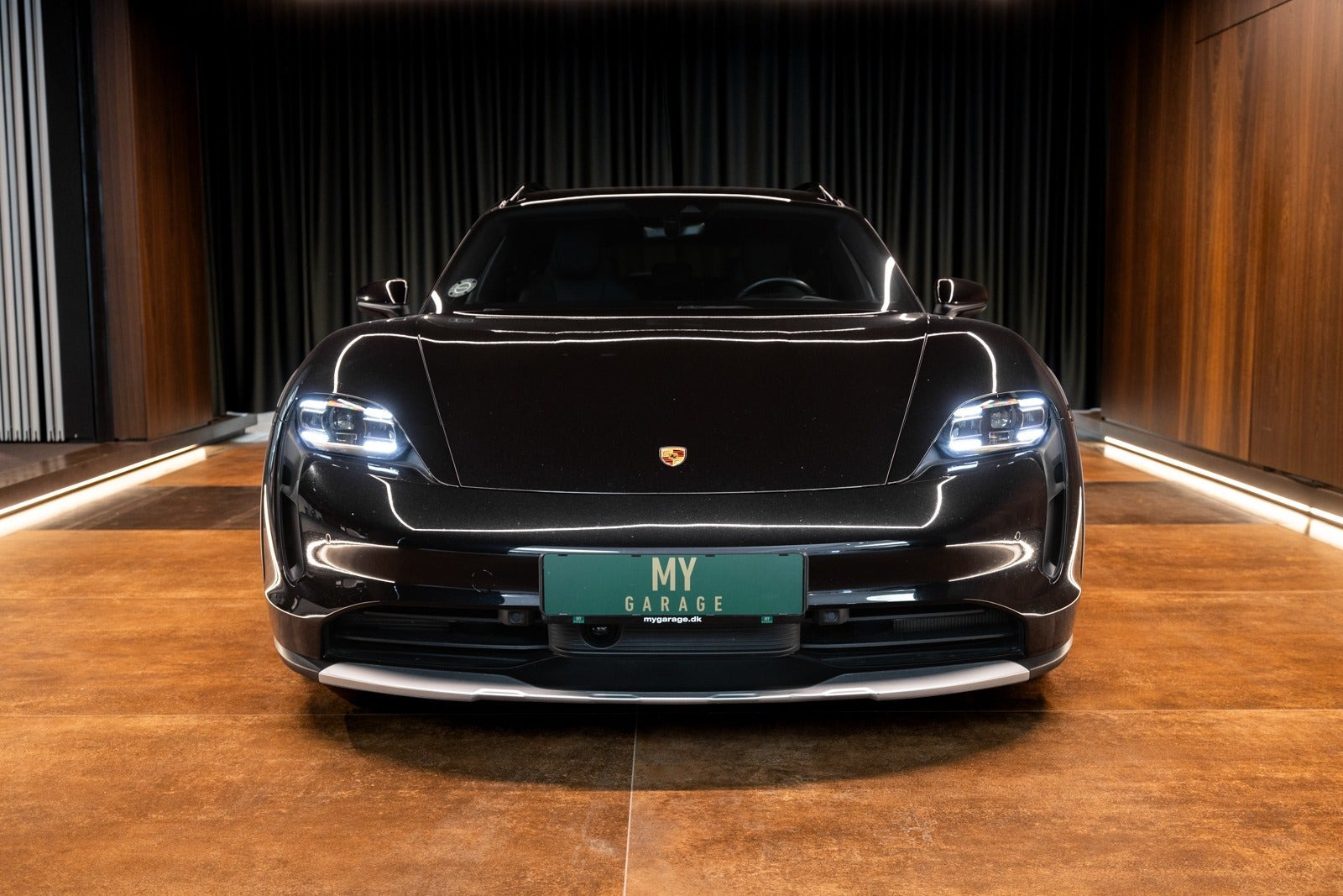 Sort Porsche Taycan 4 fra 2023