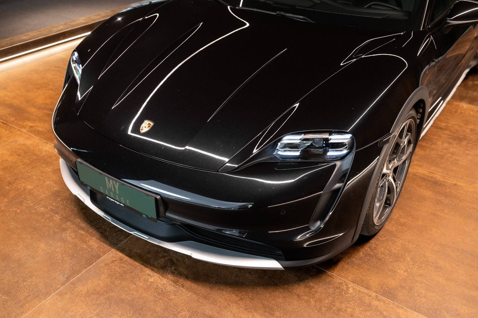 Sort Porsche Taycan 4 fra 2023