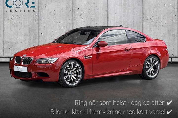 Rød BMW M3 fra 2008 set udefra