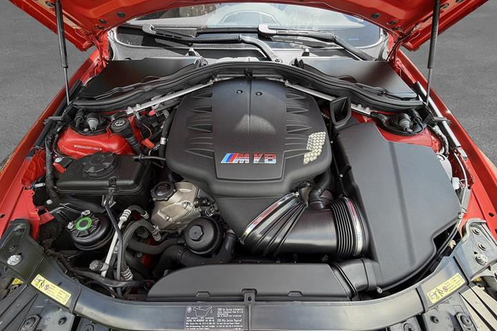 Rød BMW M3 fra 2008