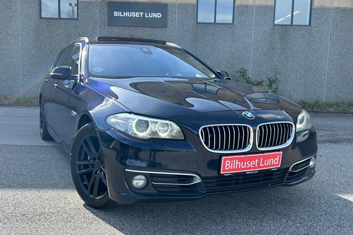 Blå BMW 520d fra 2015 set udefra