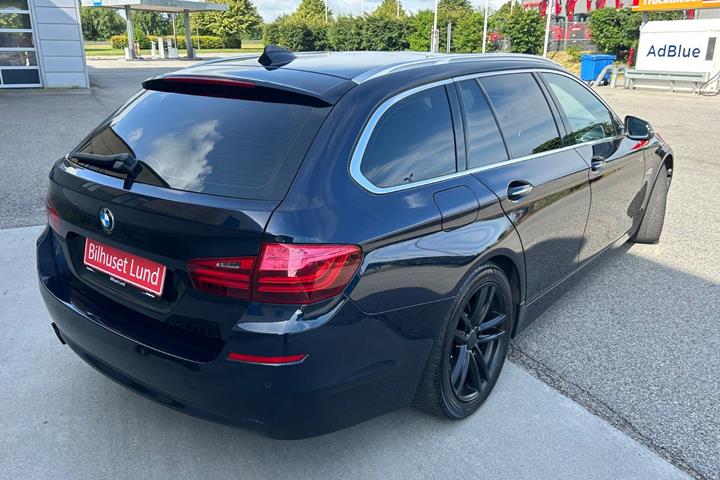 Blå BMW 520d fra 2015