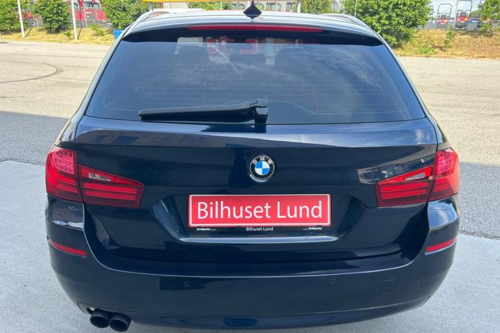 Blå BMW 520d fra 2015