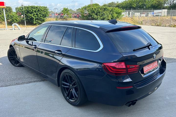 Blå BMW 520d fra 2015