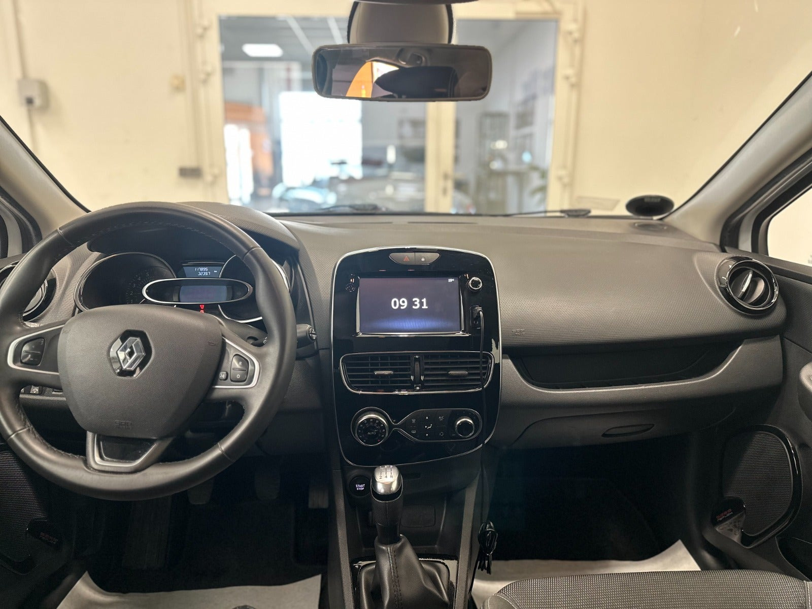 Hvid Renault Clio IV fra 2017