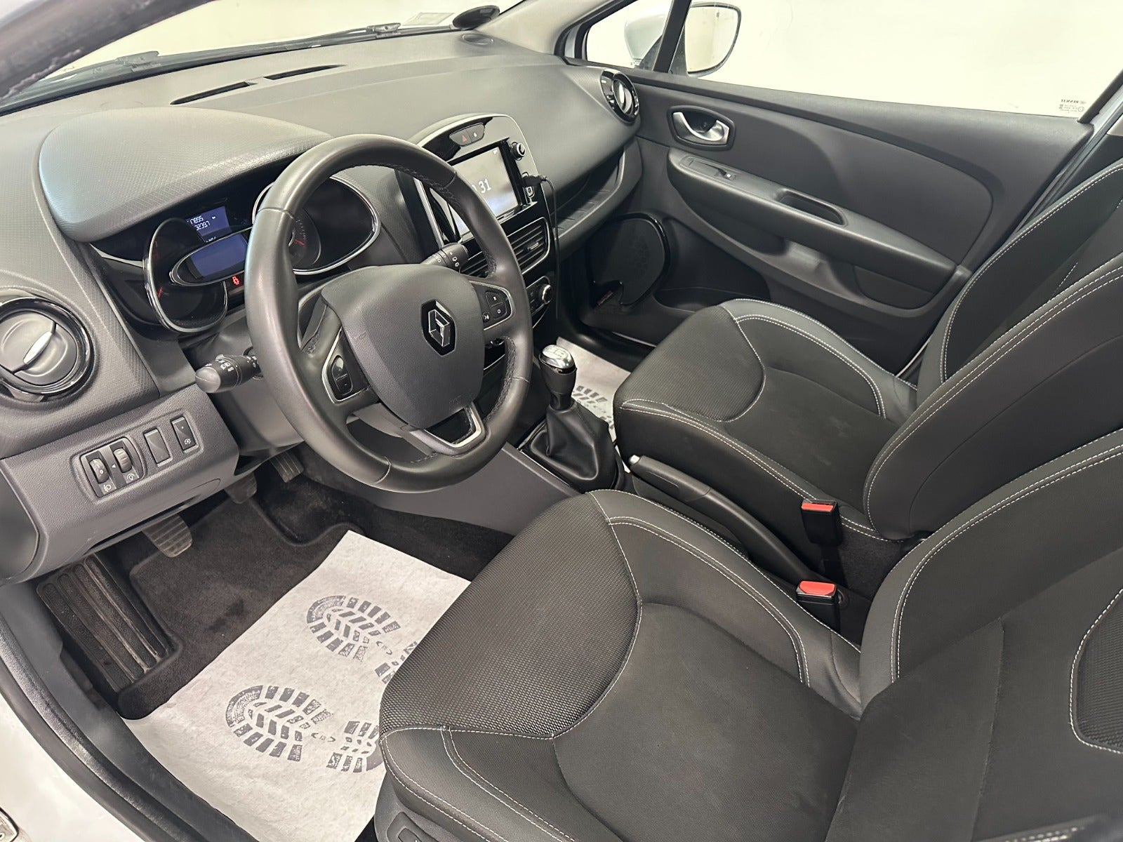 Hvid Renault Clio IV fra 2017