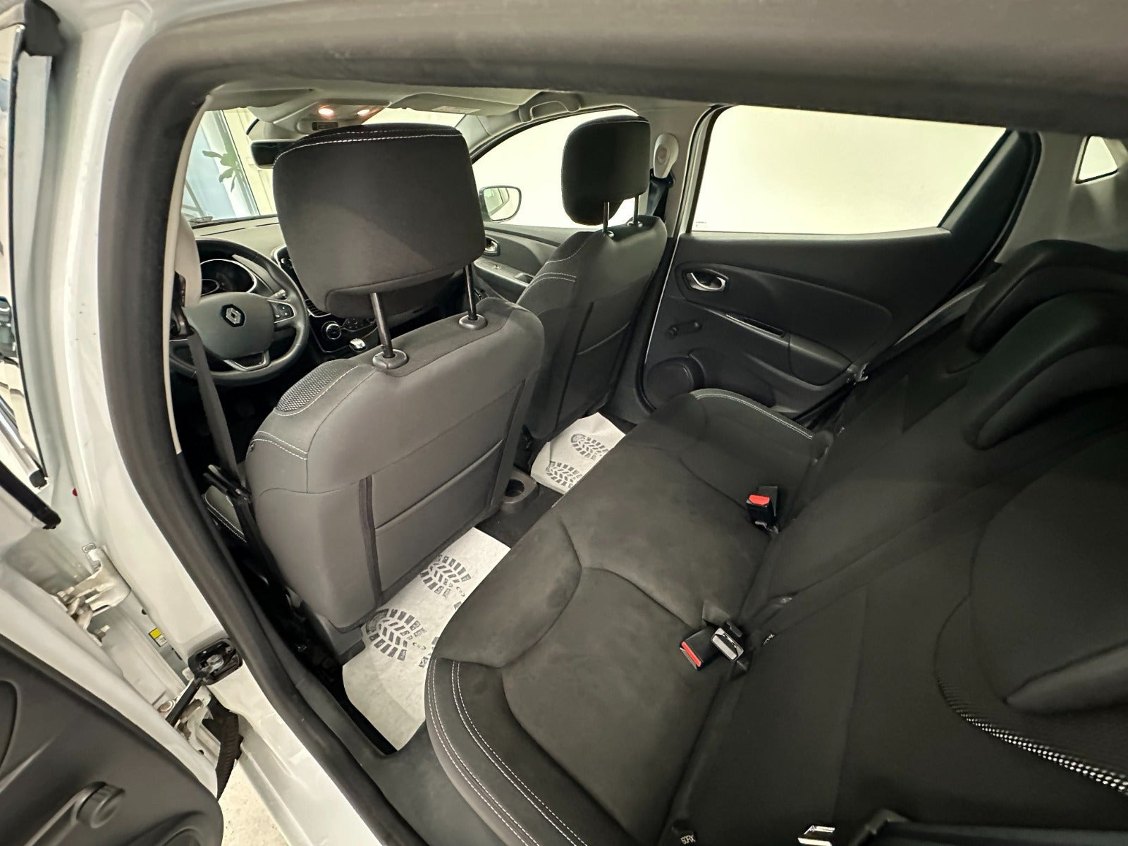 Hvid Renault Clio IV fra 2017