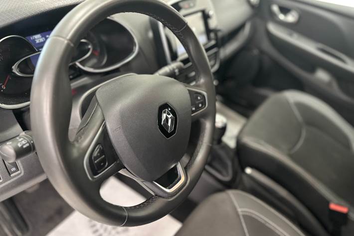 Hvid Renault Clio IV fra 2017